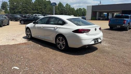 2018 Buick Regal ESSENCE