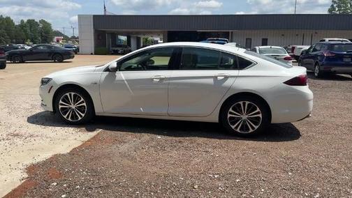 2018 Buick Regal ESSENCE