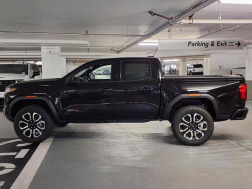 2025 GMC Canyon Base