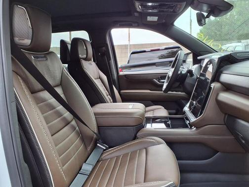 Glacier White Tricoat 2026 GMC Yukon XL Denali Ultimate