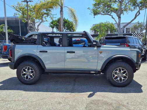 CACTUS GRAY 2023 Ford Bronco Badlands