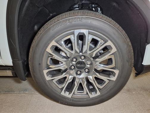 Glacier White Tricoat 2026 GMC Sierra 1500 Denali Ultimate