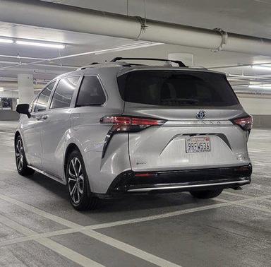 2025 Toyota Sienna Platinum