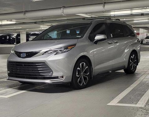 2025 Toyota Sienna Platinum