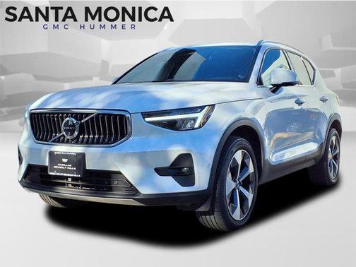 2025 Volvo XC40 B5 Plus Bright Theme