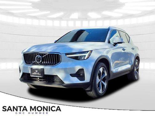 2025 Volvo XC40 B5 Plus Bright Theme