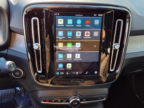 2025 Volvo XC40 B5 Plus Bright Theme