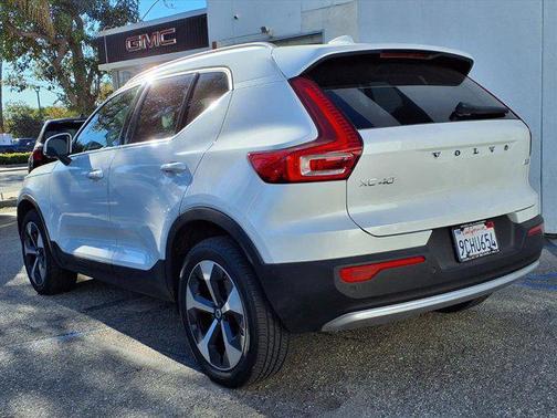 2025 Volvo XC40 B5 Plus Bright Theme