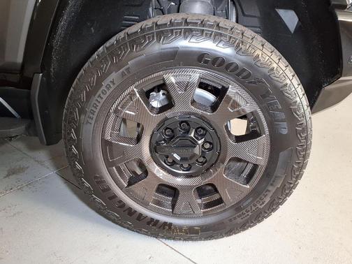 Magnus Gray Matte 2026 GMC HUMMER EV SUV 3X