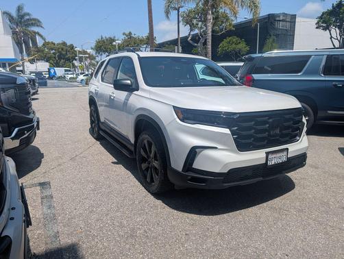 Platinum White Pearl 2025 Honda Pilot Sport