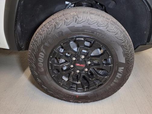 Summit White 2026 GMC Canyon Elevation