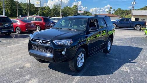 Photo 3 of 33 of 2020 Toyota 4Runner SR5