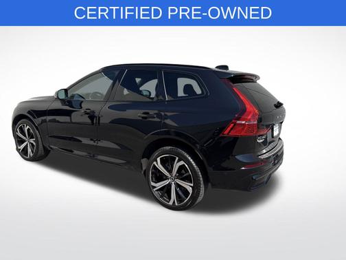 2023 Volvo XC60 B5 Ultimate Dark Theme