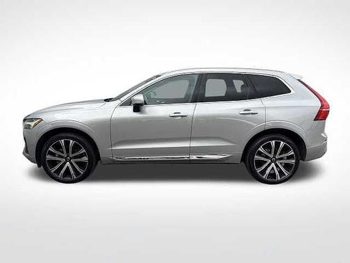 2023 Volvo XC60 B5 Ultimate Bright Theme