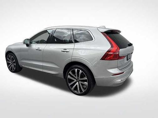 2023 Volvo XC60 B5 Ultimate Bright Theme