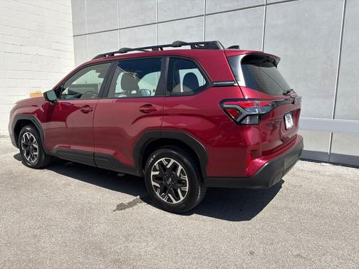 2025 Subaru Forester Base