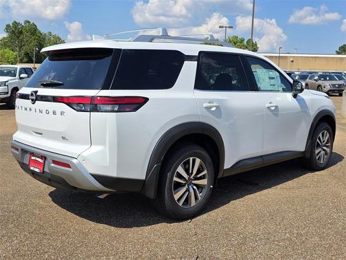 2025 Nissan Pathfinder SL FWD