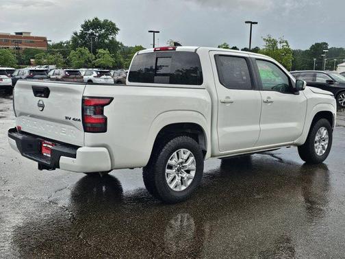 2024 Nissan Frontier SV
