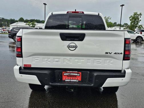 2024 Nissan Frontier SV