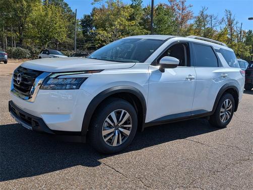 2025 Nissan Pathfinder SL FWD