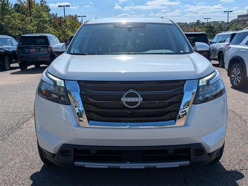 2025 Nissan Pathfinder SL FWD
