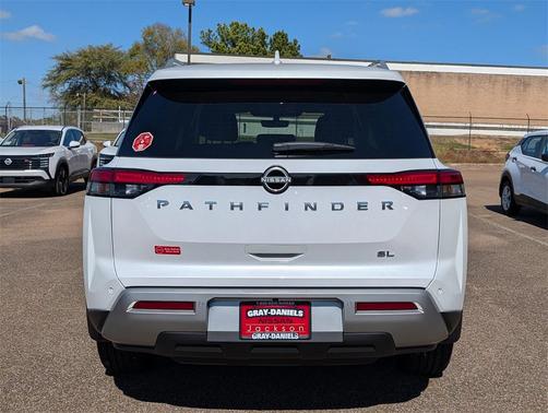 2025 Nissan Pathfinder SL FWD