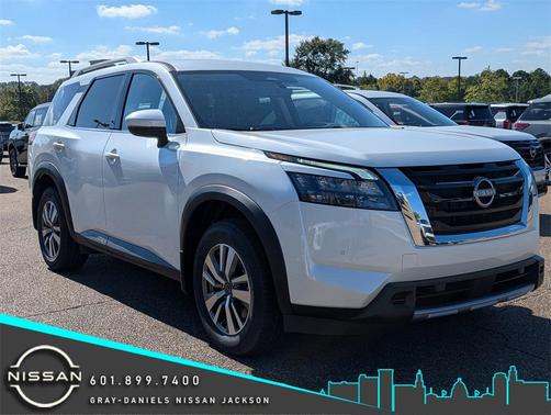 2025 Nissan Pathfinder SL FWD
