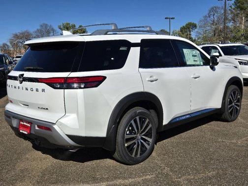 2025 Nissan Pathfinder Platinum FWD