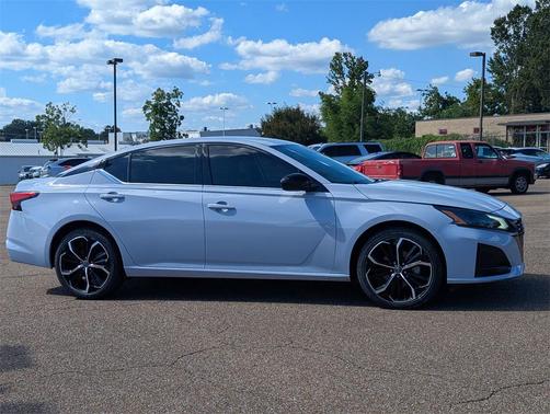 2024 Nissan Altima SR Intelligent AWD