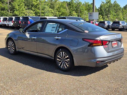 2025 Nissan Altima SV FWD