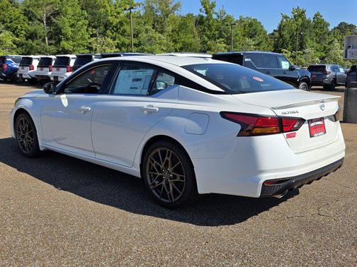 2025 Nissan Altima SR FWD