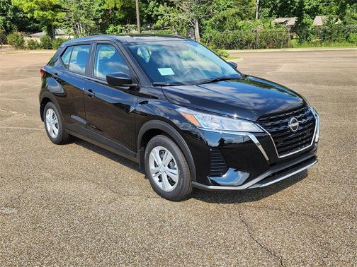 2025 Nissan Kicks S