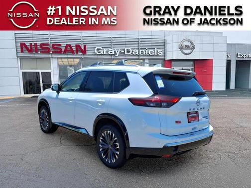 Everest White P 2026 Nissan Rogue Platinum