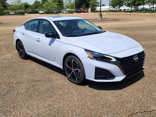 2025 Nissan Altima SR FWD