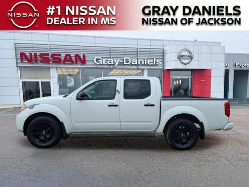 Glacier White 2018 Nissan Frontier SV