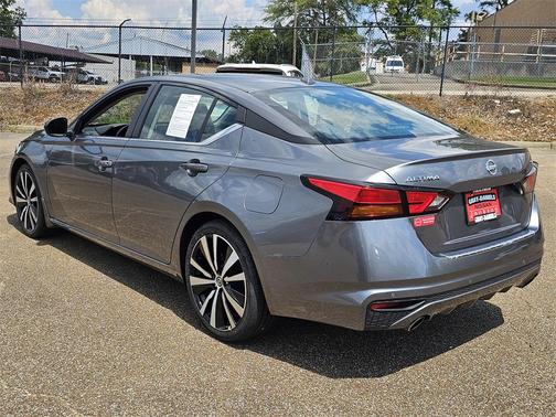 2022 Nissan Altima SR FWD