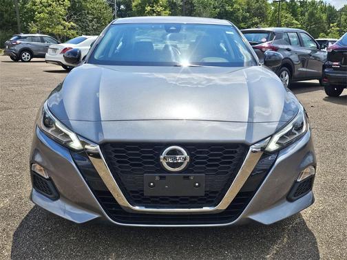 2022 Nissan Altima SR FWD