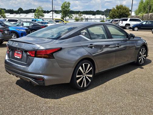 2022 Nissan Altima SR FWD