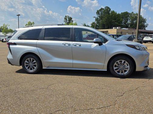 2024 Toyota Sienna XLE 7 Passenger