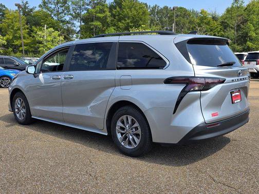 2024 Toyota Sienna XLE 7 Passenger