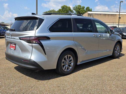 2024 Toyota Sienna XLE 7 Passenger