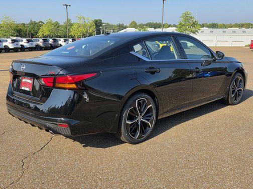 2025 Nissan Altima SR FWD