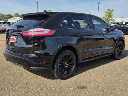 2022 Ford Edge SE