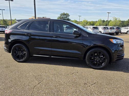 2022 Ford Edge SE