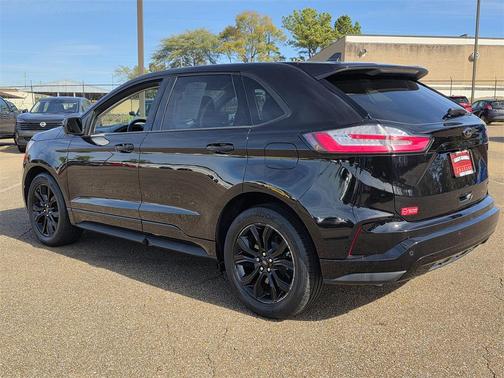 2022 Ford Edge SE