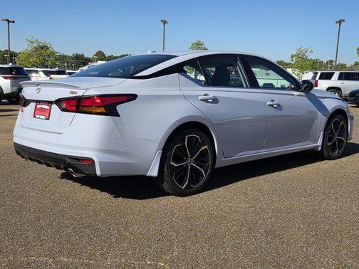 2025 Nissan Altima SR FWD