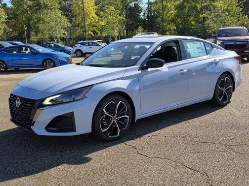 2025 Nissan Altima SR FWD