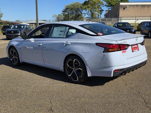 2025 Nissan Altima SR FWD