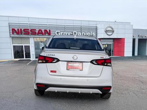 2025 Nissan Versa 1.6 SR