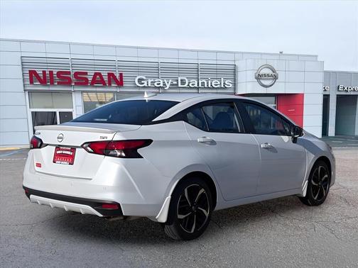 2025 Nissan Versa 1.6 SR